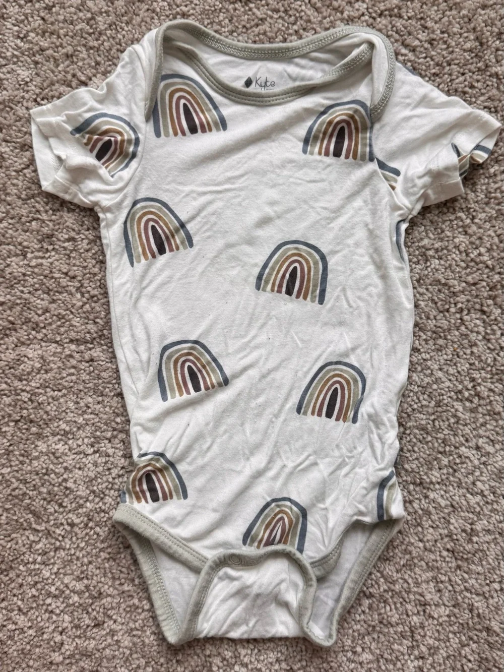Kyte BABY Cream One-Piece with Neutral Rainbow Print